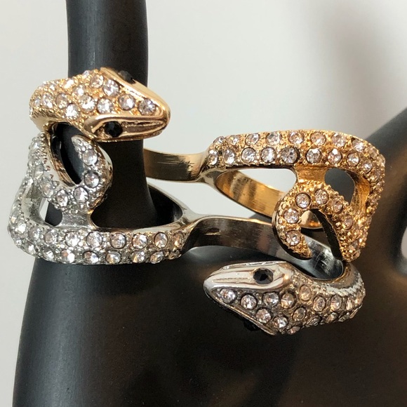 💙New💙 Snake Double Finger Crystal Ring NWT - Picture 6 of 8